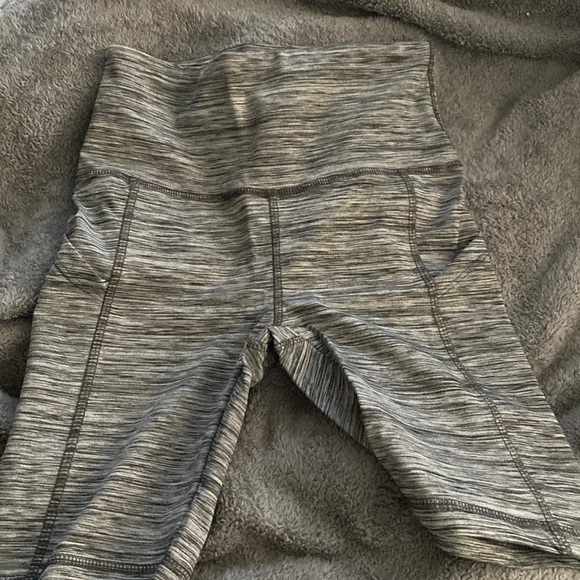 CodeFit Pants - Twin pocket yoga shorts